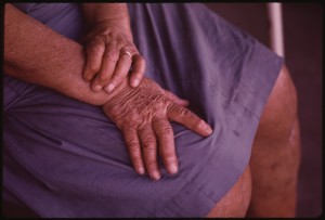 ELDERLY_RESIDENT_OF_MULKY_SQUARE_MUST_SOON_FIND_NEW_LODGING._HER_PRESENT_HOME_IS_IN_THE_PATH_OF_I-635_-_NARA_-_553482-1